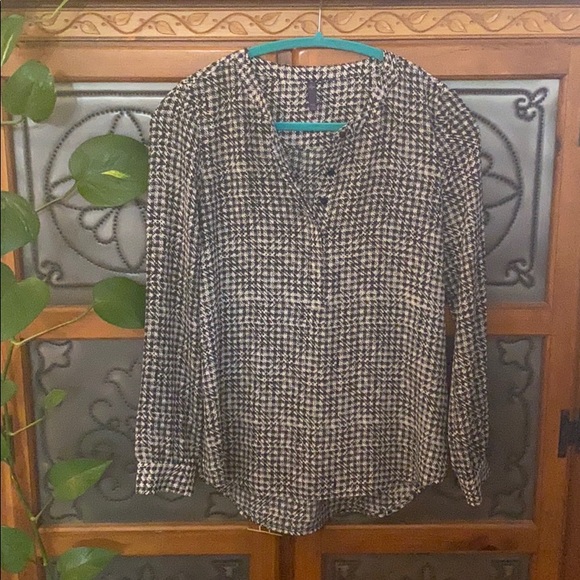 2/$10- NYDJ- Long Sleeve Henley Houndstooth Blouse - Picture 2 of 11